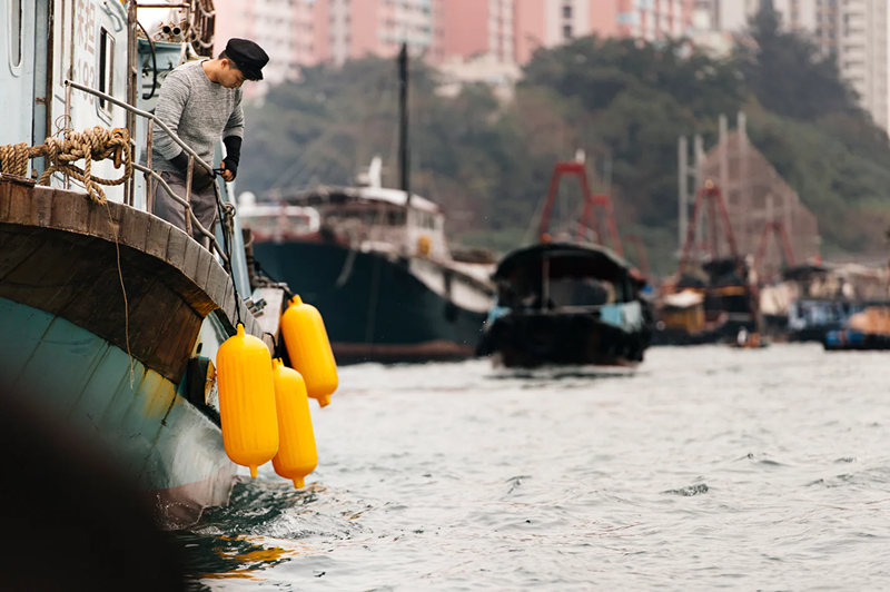 Tấm chắn bùn trên du thuyền là gì?