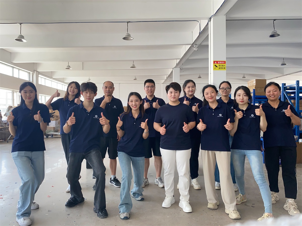 Andy Marine tuyên bố khai trương nhà kho mới